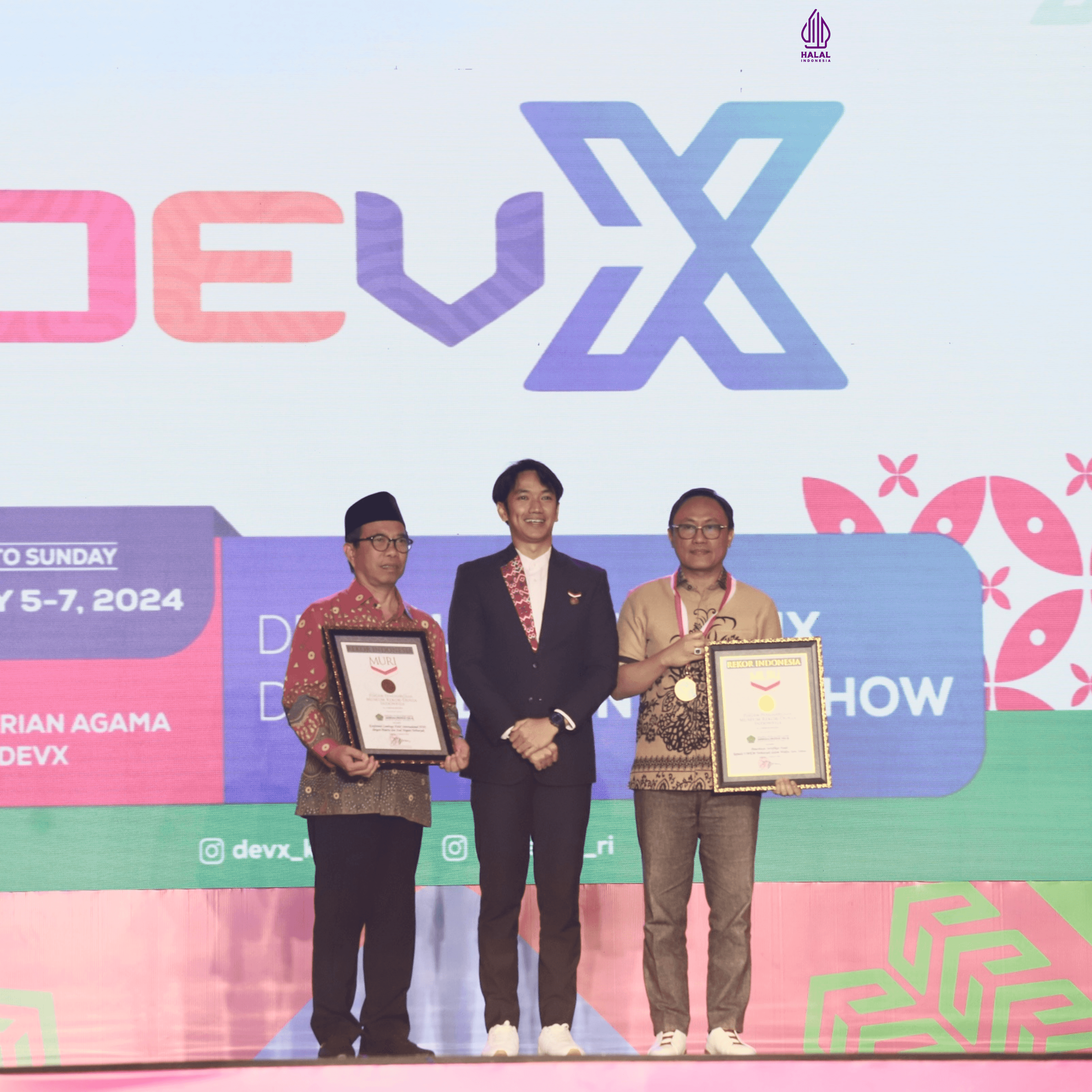 BPJPH Kembali Terima 2 Rekor MURI Pada Opening DEV-X Kemenag RI